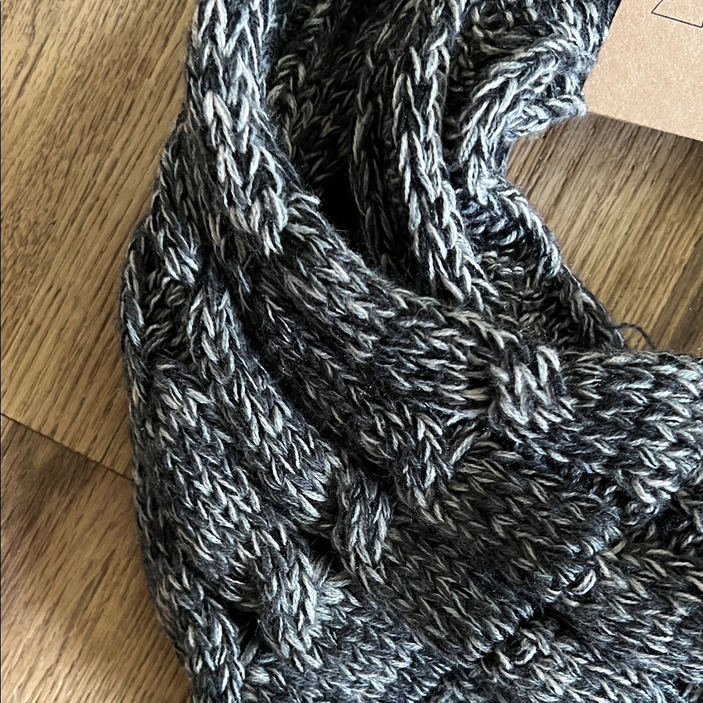 C.C Exclusives Gray Infinity Scarf - Picture 4 of 4